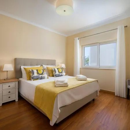 De Tavira Family Apartment