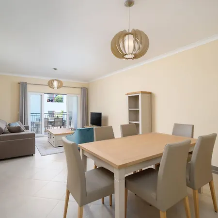 De Tavira Family Apartment